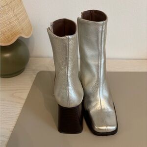 ALOHAS Silver boots.